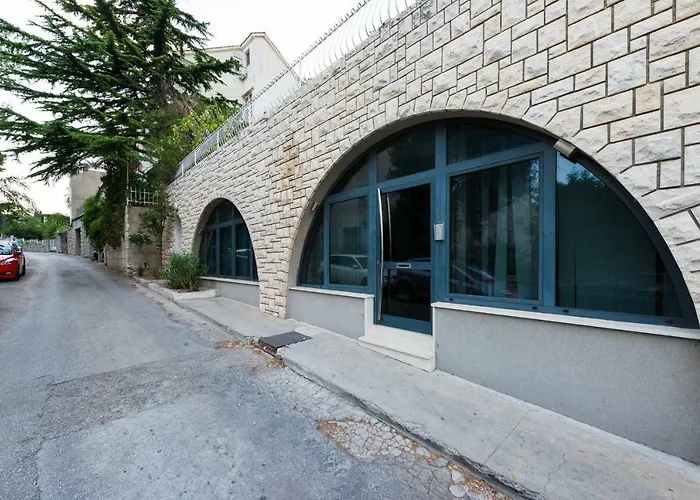 Luxury Studio Arc